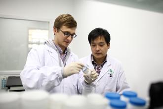 13家医药企业上榜2015全球500强，国药营收2480亿跃升81位