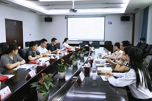 会议中HJC黄金城平台与人福药业就今后的合作方向进行了深入探讨